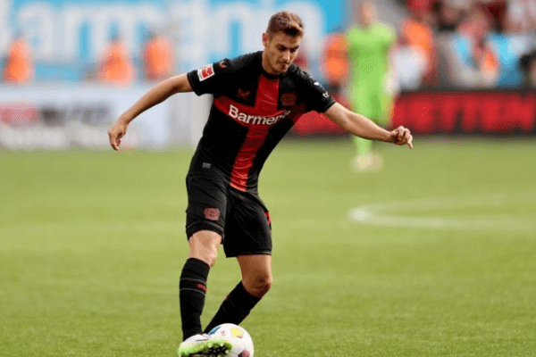  拜仁慕尼黑总监埃贝尔透露斯塔尼希奇即将回归