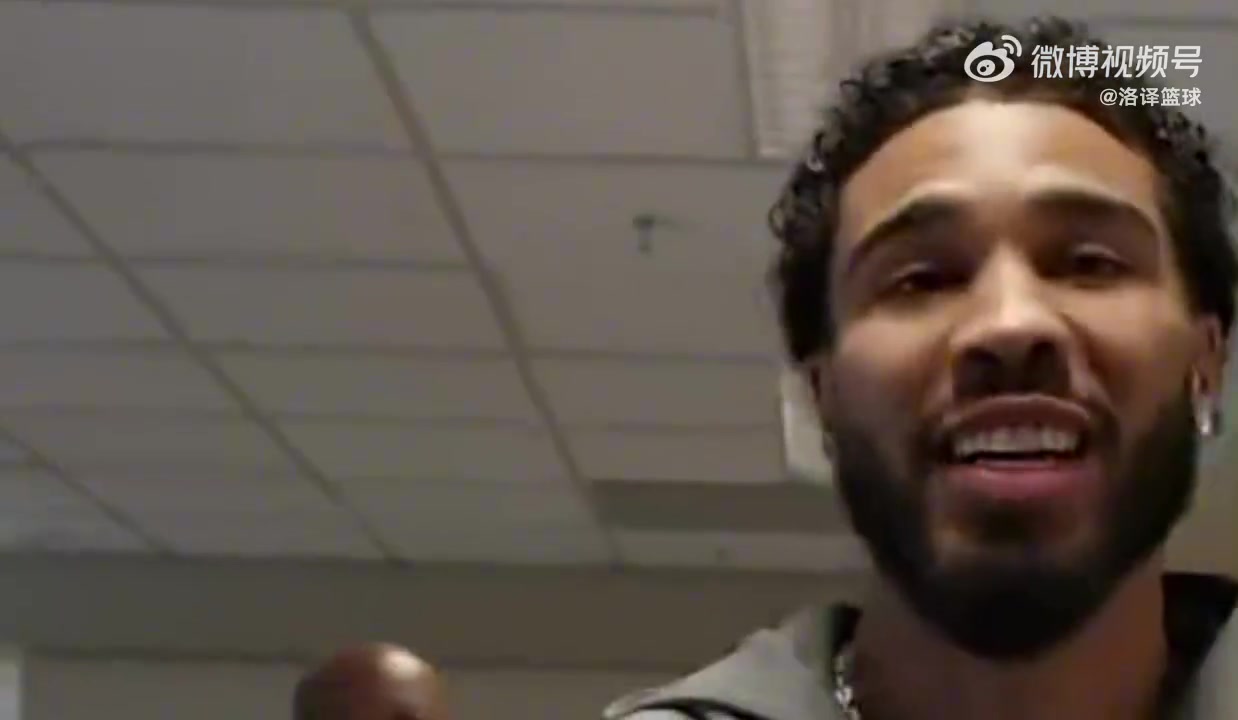  这就是耐杀王吗塔图姆跟腱撕裂仅四个月便重返球场训练